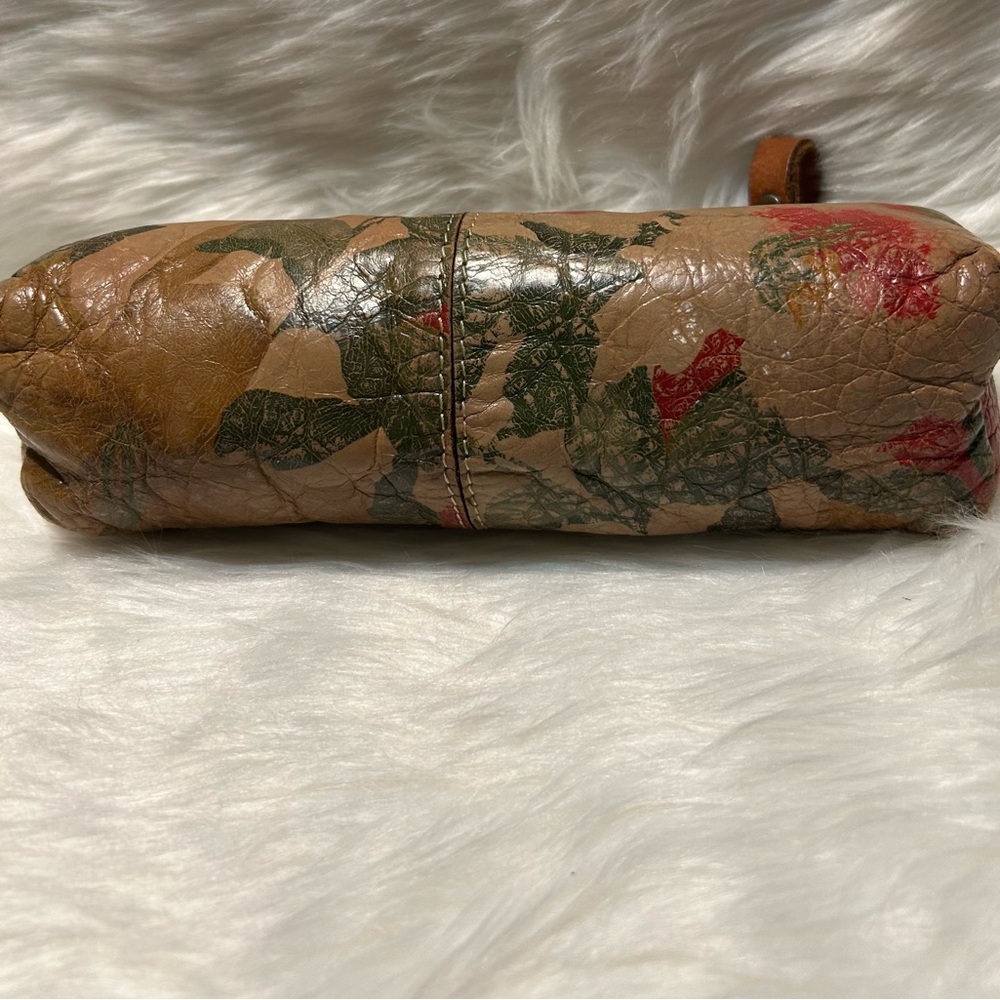 Patricia Nash Isla Oblong Italian Leather Floral Patterned Leather Wristlet - Picture 10 of 12